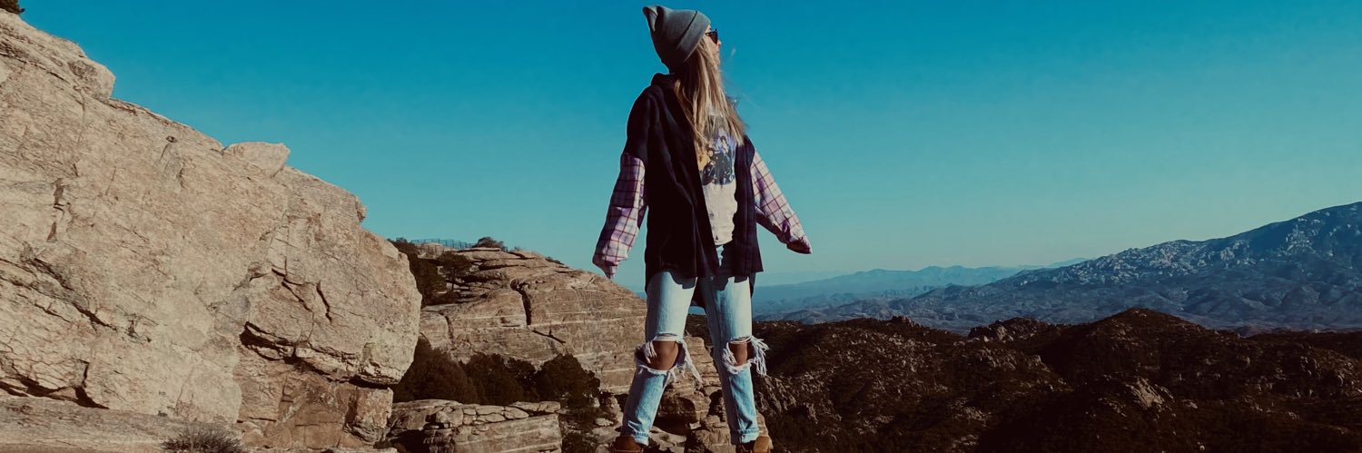 kianakaee's profile banner image