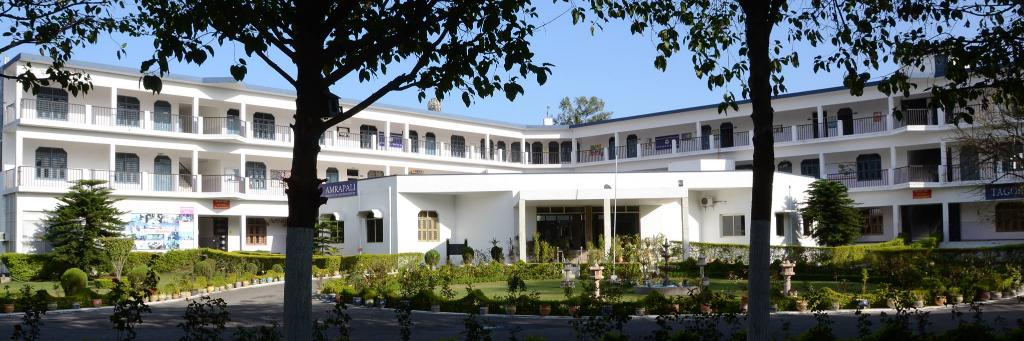 Amrapali University Haldwani banner
