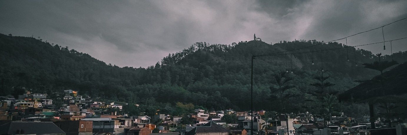 Twitter banner for @FarrelVg