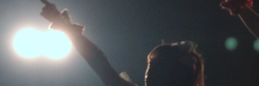 にこ banner