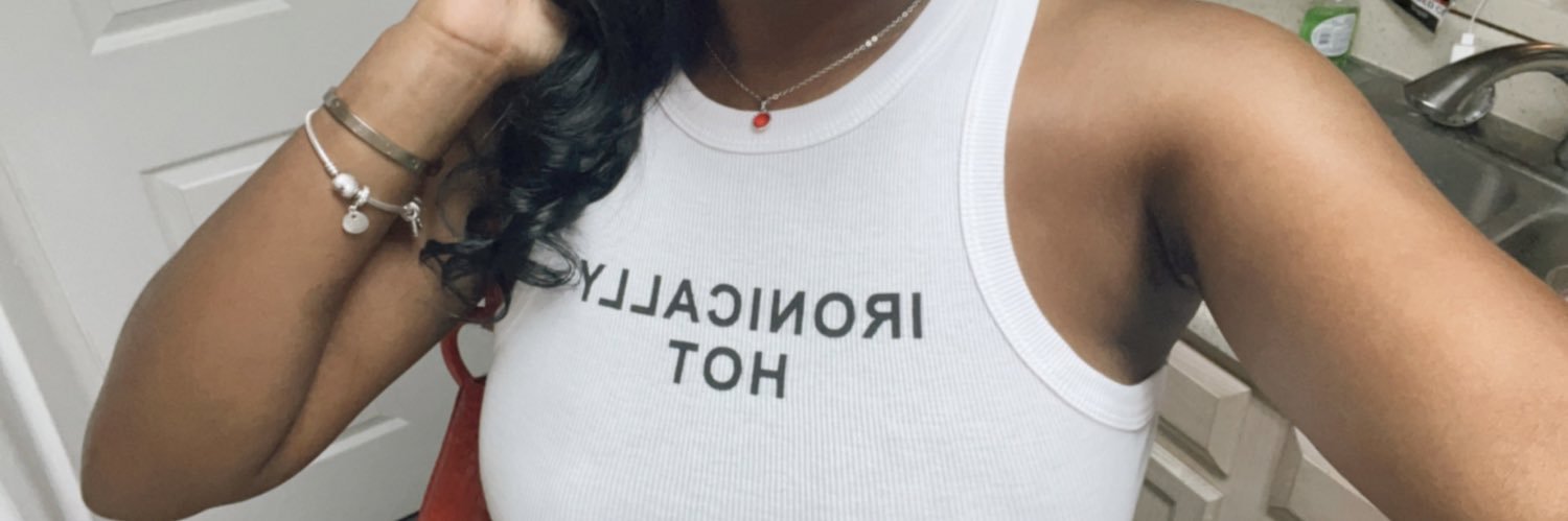 Monaeee17's profile banner image