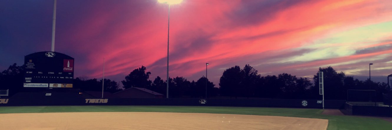 chloerathburn's profile banner image
