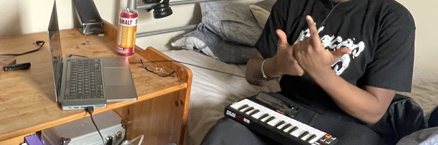 AtoConstu's profile banner image