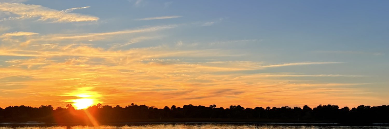 DeboraaLeon's profile banner image