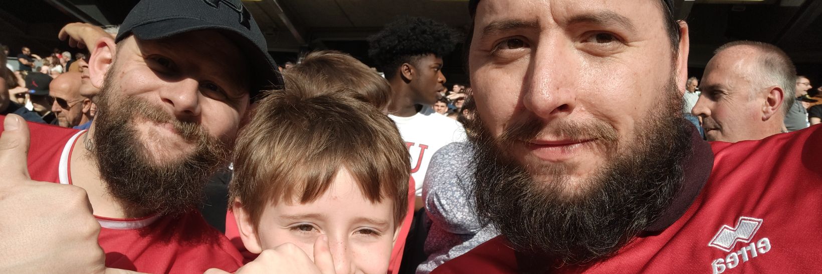 FamilyMan ⚪️🔴 banner