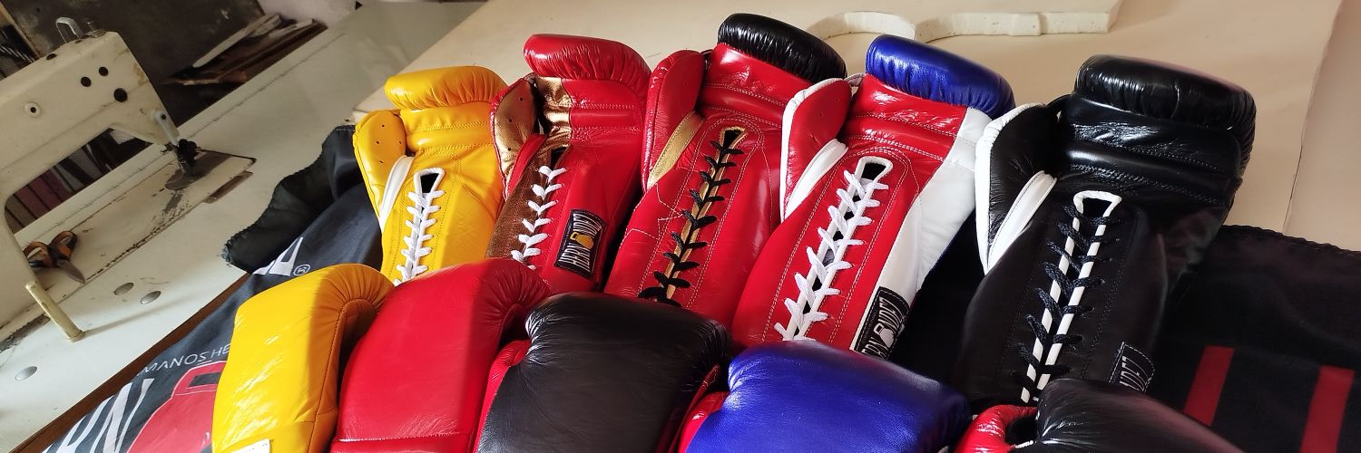 Hernández champs banner