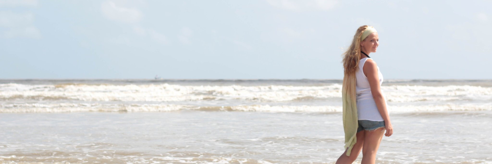 larissaontour's profile banner image