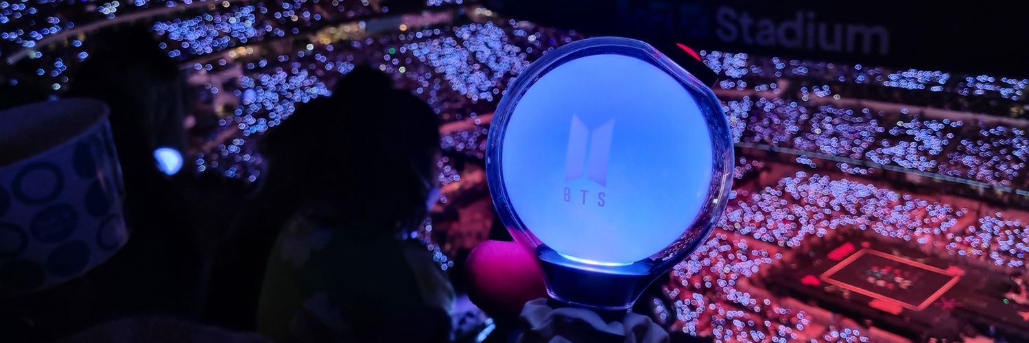 misstrayjv's profile banner image