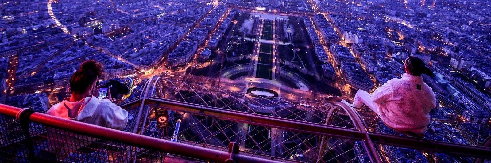 Le J ⁶₆⁷ banner