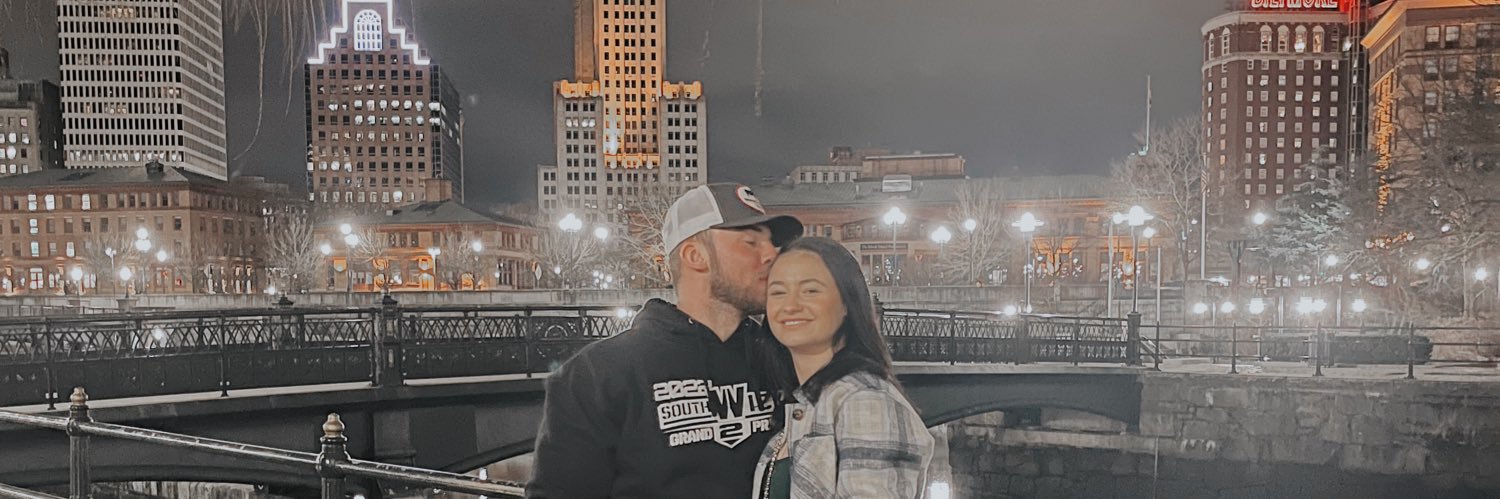 _madisonbenoit's profile banner image