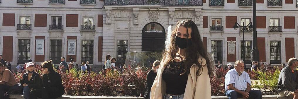 María banner