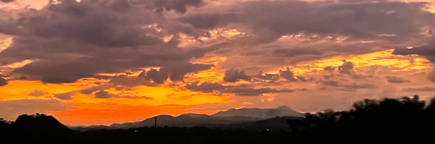 AleValenciaz's profile banner image