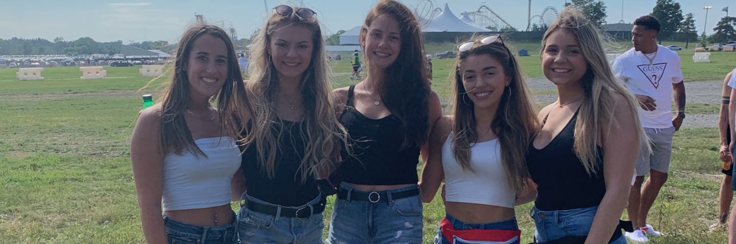 Juliestroupe's profile banner image