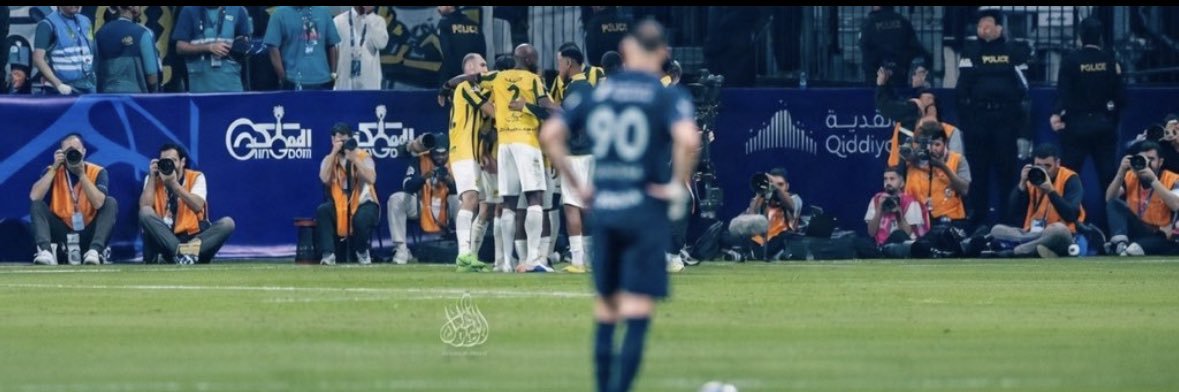 F9💛. banner