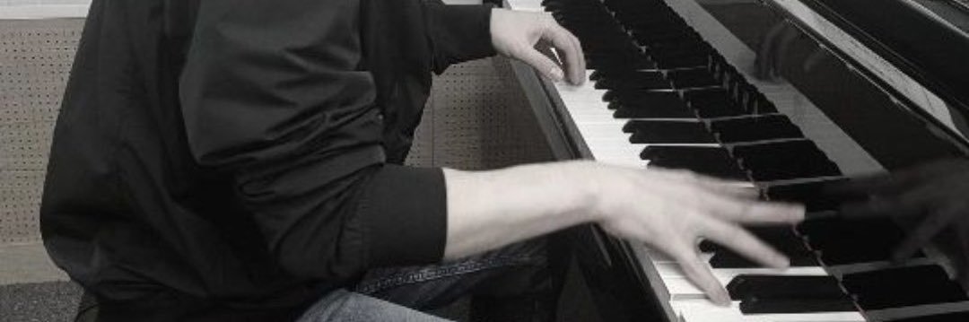 zo_simm's profile banner image