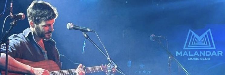 María. banner