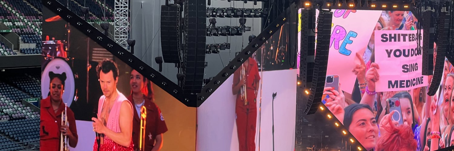 Alex 🌻 banner