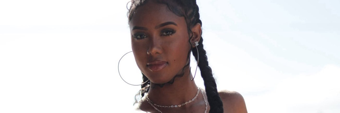 Elcimaraaa's profile banner image