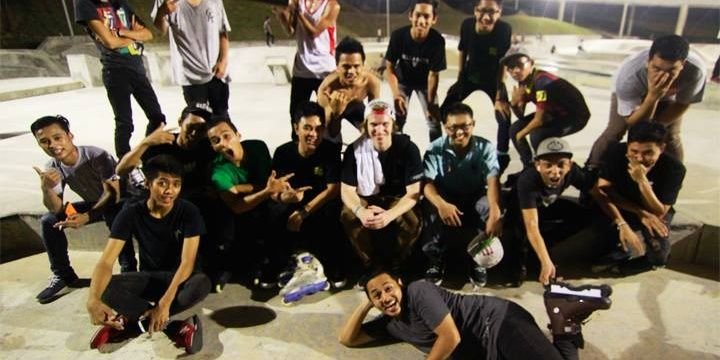 _noyzykimi_'s profile banner image