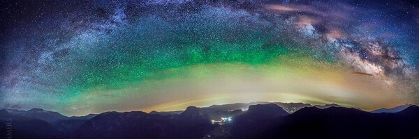 Nina_Kahn Profile Banner