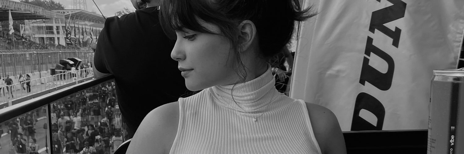 v banner