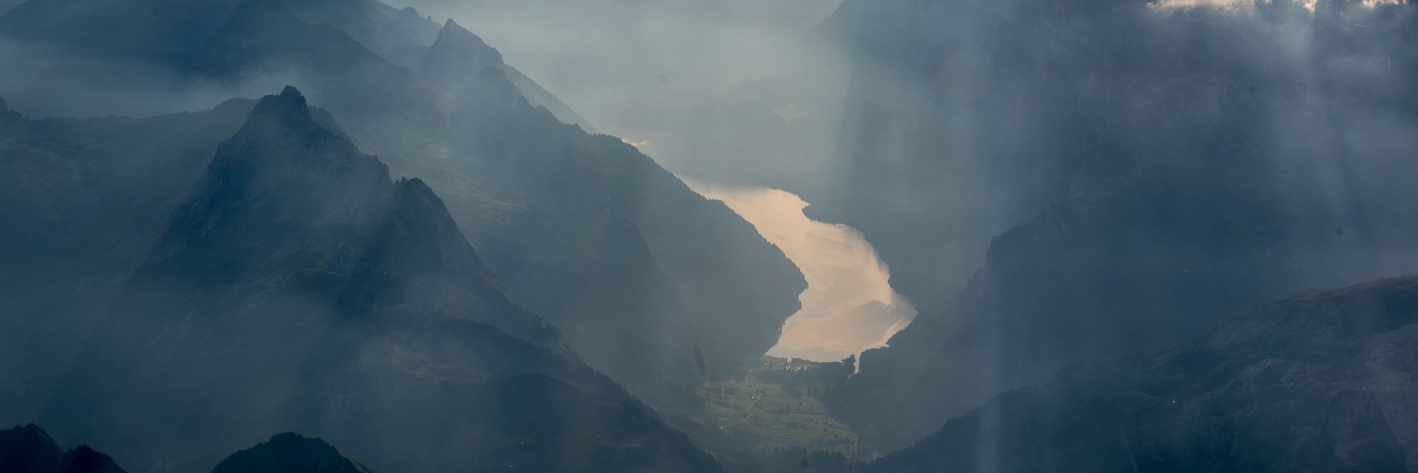 travelopher's profile banner image