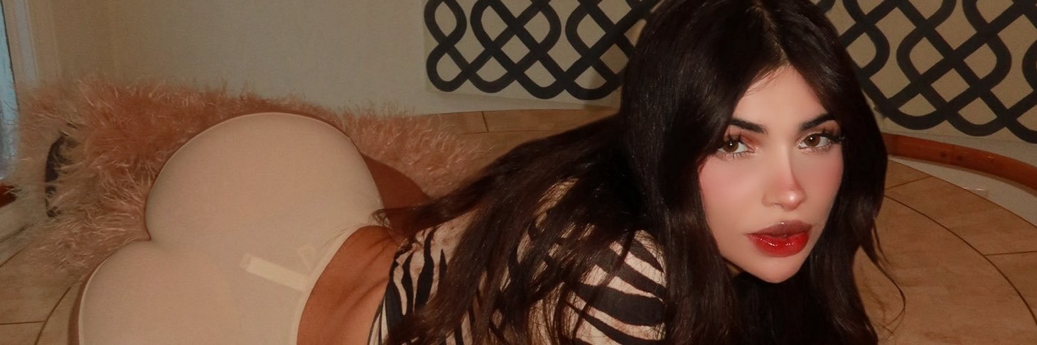 alinatherose's profile banner image