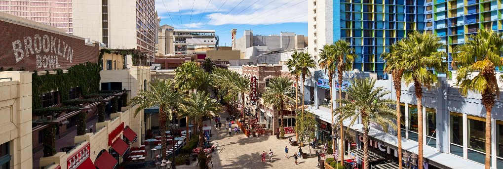 LINQ Promenade banner