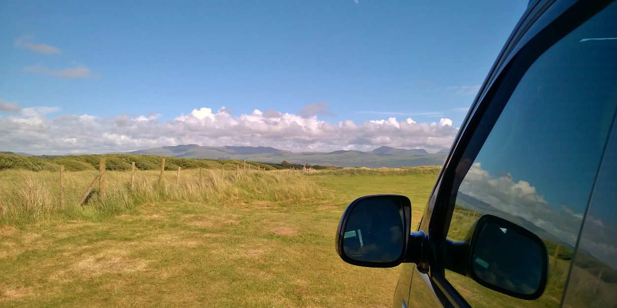 Debbie Ward 🌍 banner