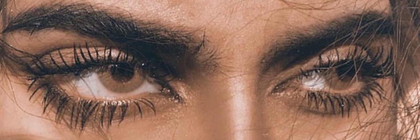عزّ 🦋 . banner