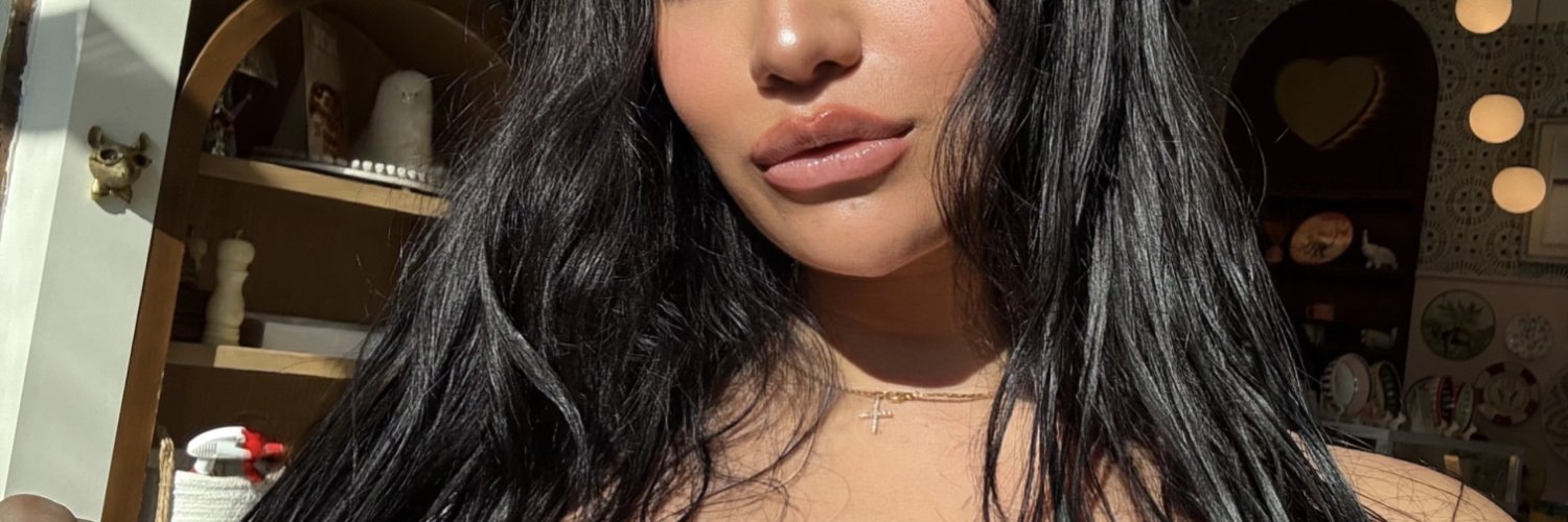 mlnbebe's profile banner image