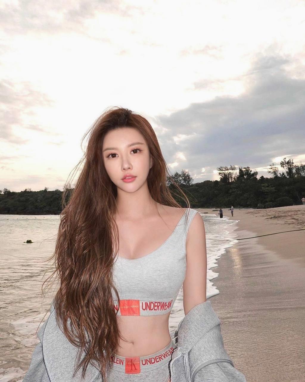 loveloom's profile banner image