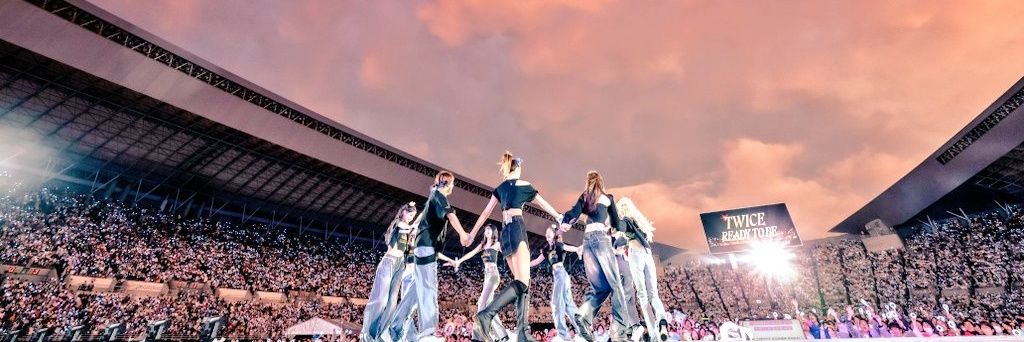_luvmwluv_'s profile banner image