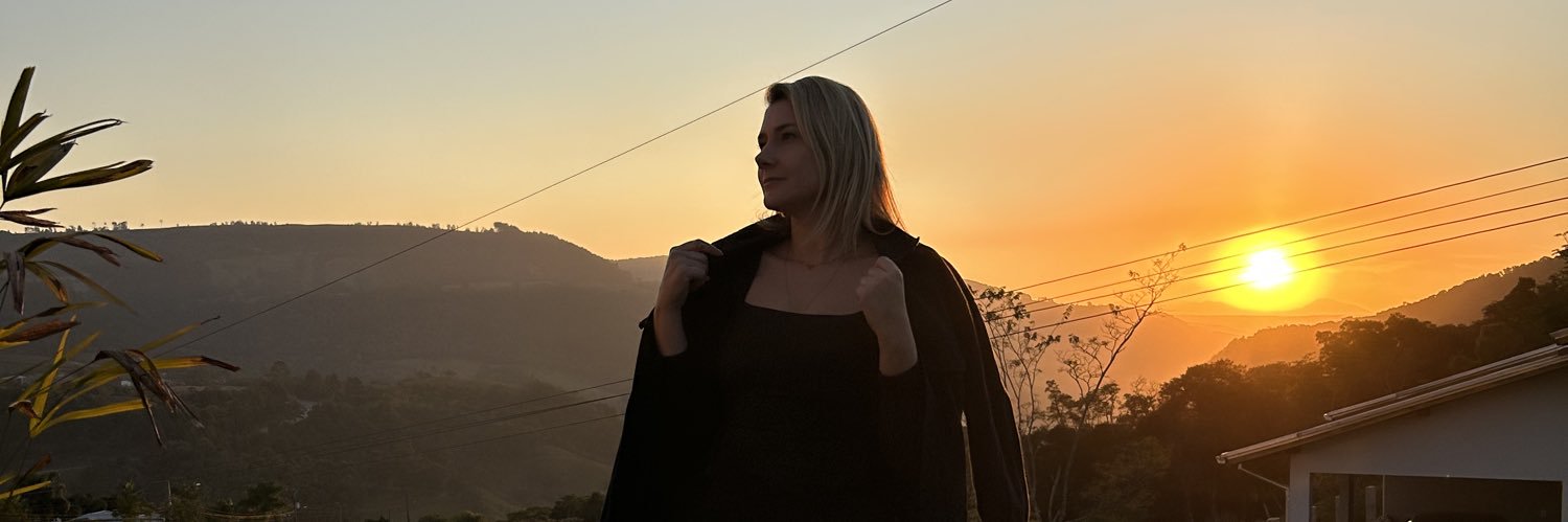 Amanda Becker banner