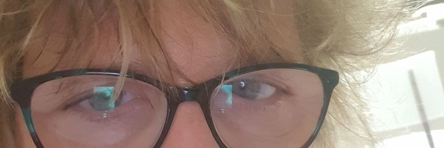 zephyrine18's profile banner image