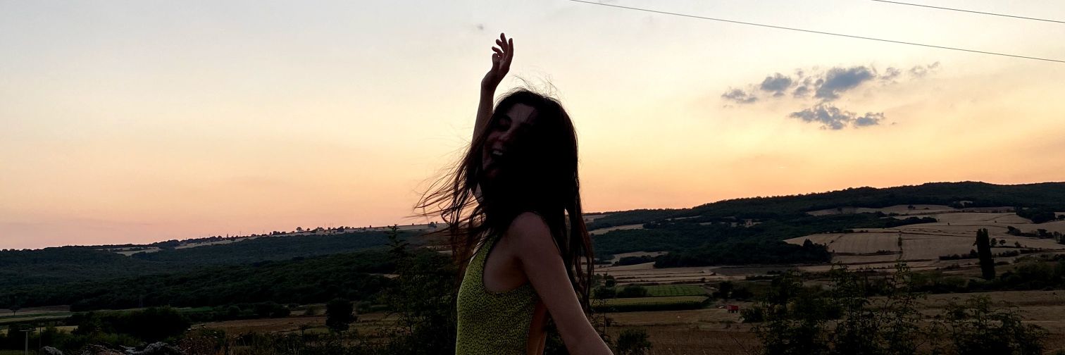 iilaydat's profile banner image