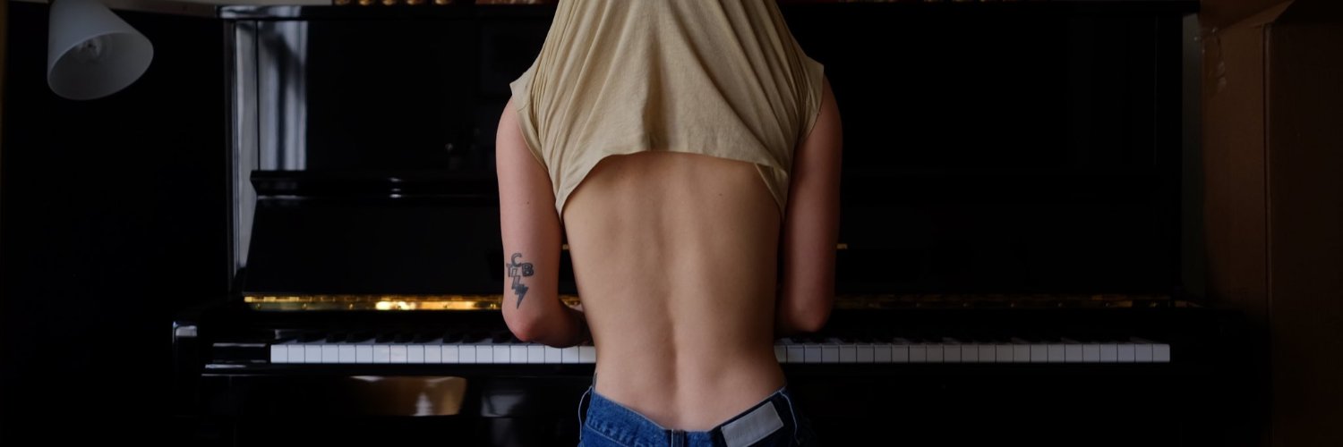 eli_Syy's profile banner image