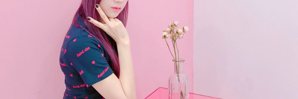 y1213____'s profile banner image