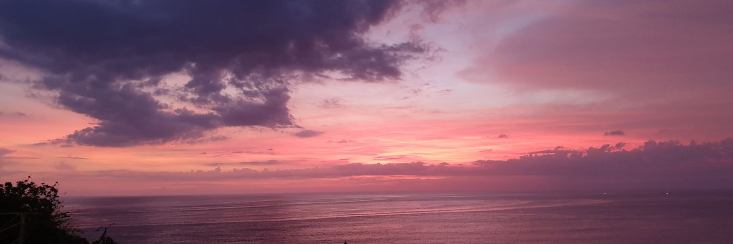 khansaluna's profile banner image