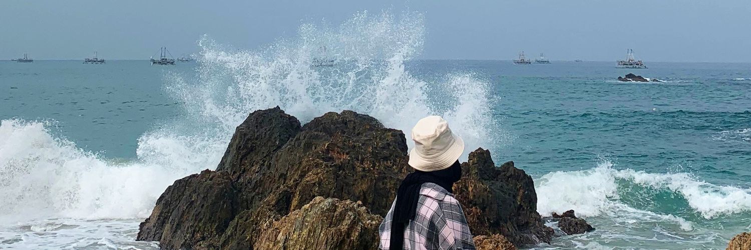 selviaskharisma's profile banner image