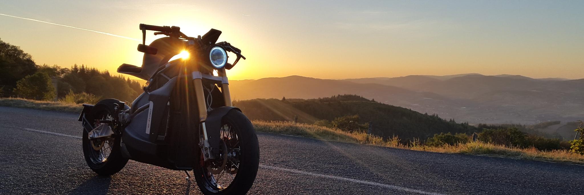 Essence_Moto's profile banner image