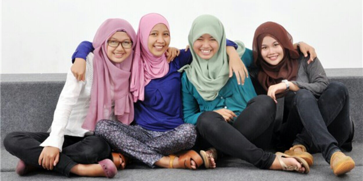 annissari's profile banner image