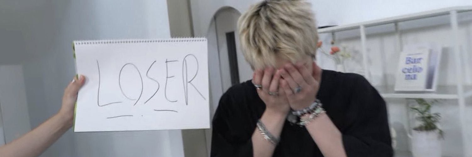 laurubs's profile banner image