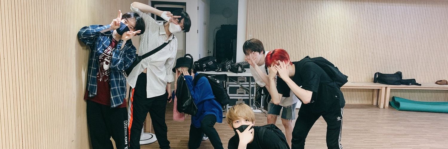 harustache's profile banner image