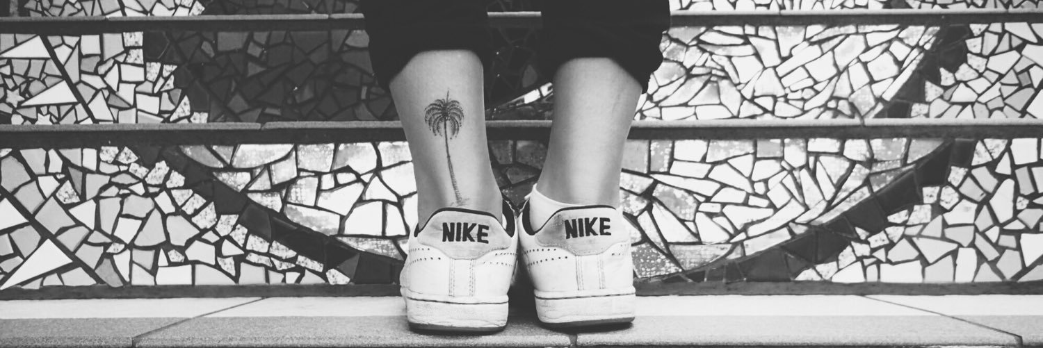 mary de la town banner