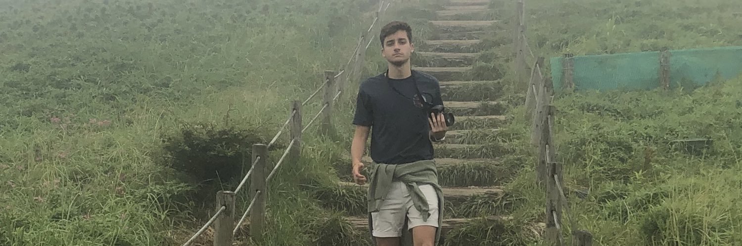 vi_gomez_'s profile banner image
