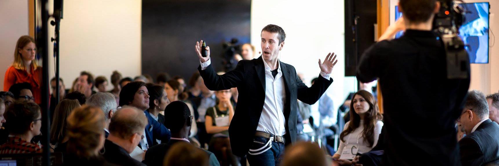 Duncan Williams banner