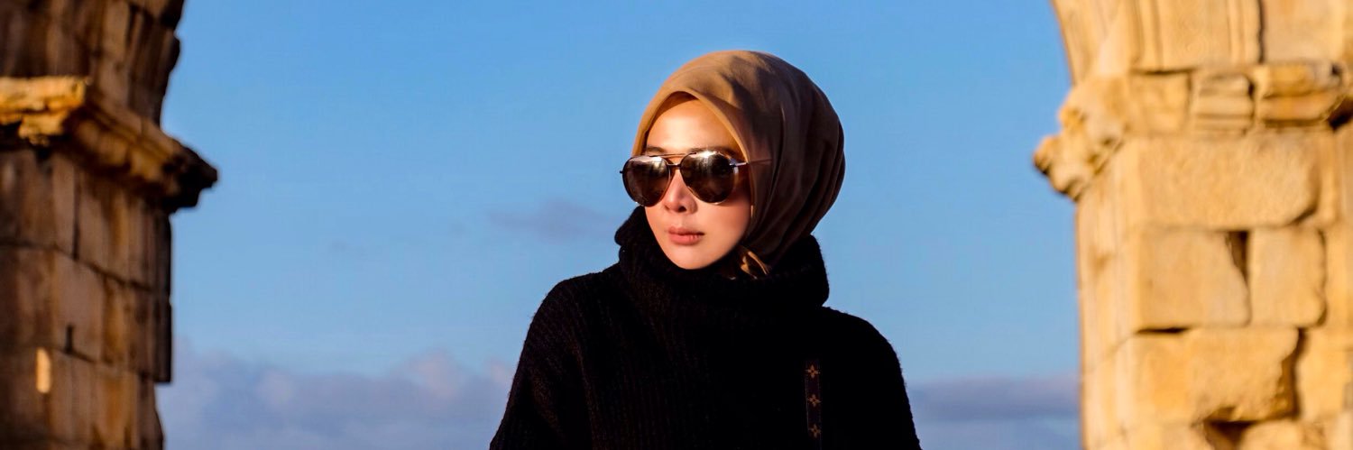 Dwie Aroem Hadiatie banner