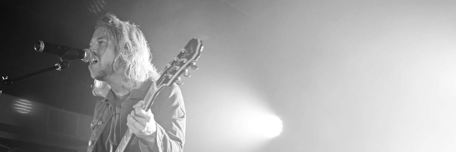 Faye 🧡🤍🩷🏳️‍🌈 banner