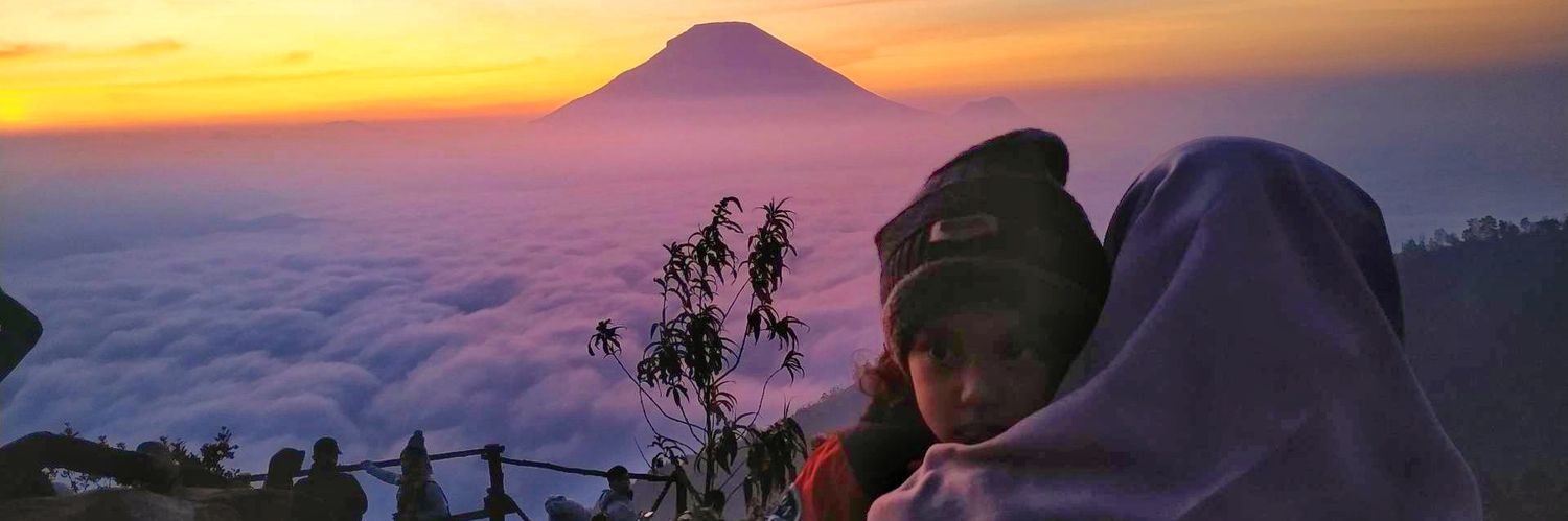 ronyalexandra's profile banner image